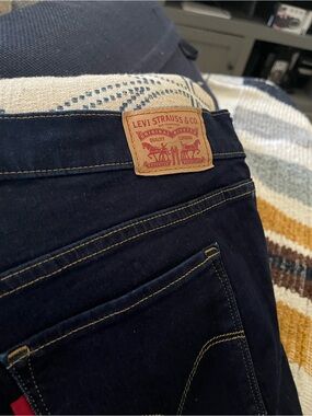 Levi's Navy Slim Straight Men's Jeans with Contrast Stitching